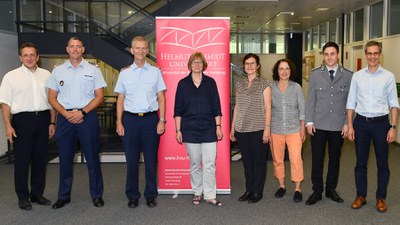 Der Inspekteur der Streitkräftebasis mit Vertretern der HSU/UniBw H