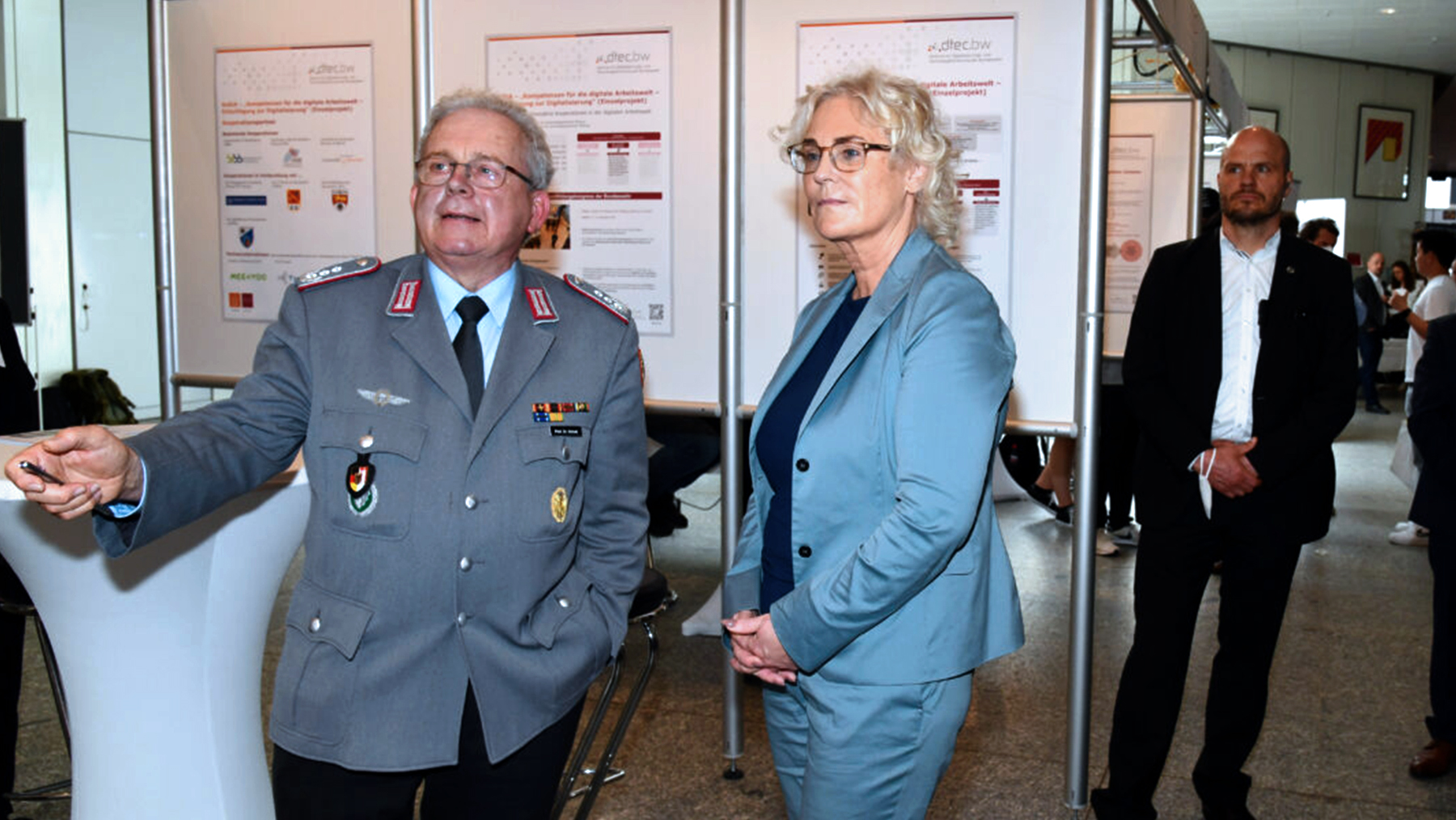 HSU Ministerin Bild 2.jpg